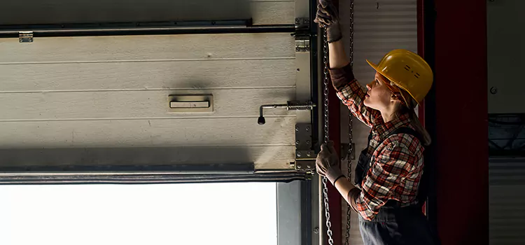 Addressing Common Garage Door Stoppage Issues in Oviedo, FL